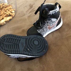 Nike girl tennis shoes